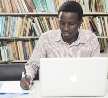 Student using a computer to conduct research, using EIFL-licensed e-resources.