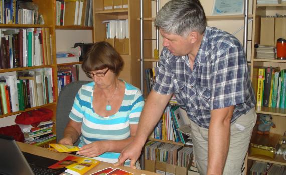 Librarians work with farmers to produce marketing materials in the Libr-A desktop publishing centre. Librarians work with farmers to produce marketing materials in the Libr-A desktop publishing centre.