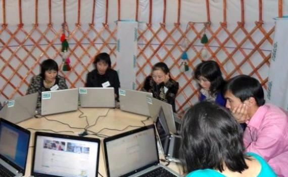 “Here, under the round dome of the yurt, young people share experiences and look for solutions to life’s daily problems like our ancestors did.” - Ms Bibigul Shagiyeva, Deputy Director of the library Under the round dome of a yurt, young people share experiences and look for solutions to life’s daily problems.