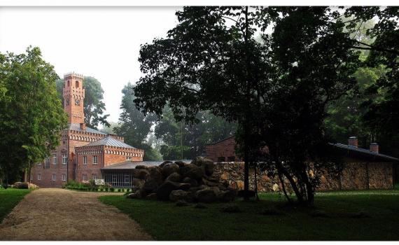 Plungė Park’s historic castle - an Italian-style neo-Gothic castle built in the mid-1800s. Its main feature is a 12-metre tall clock tower.